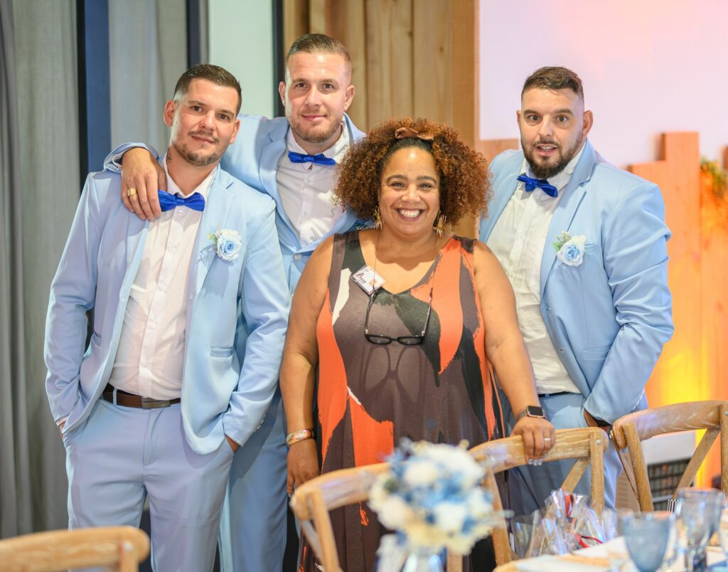 Peggy et les garçons d'honneur